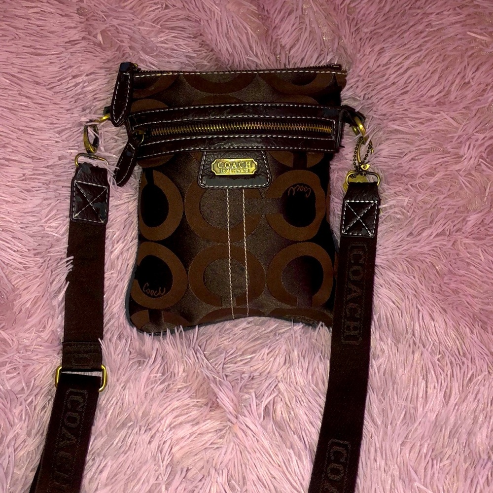 Casually Chic: Classic Brown Canvas Coach Crossbody!